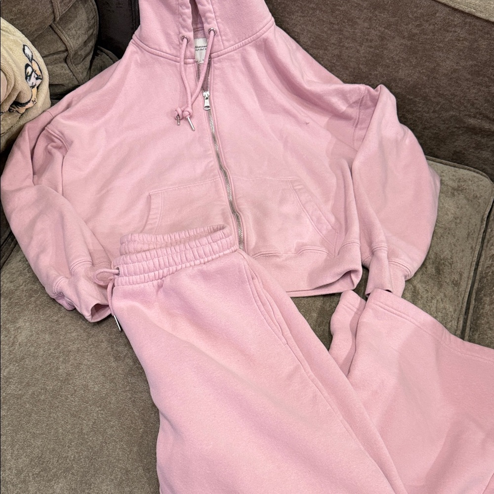 Abercrombie & Fitch Pink Women's Jogger Set